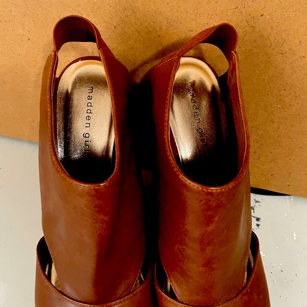 Size 11 wedges never worn